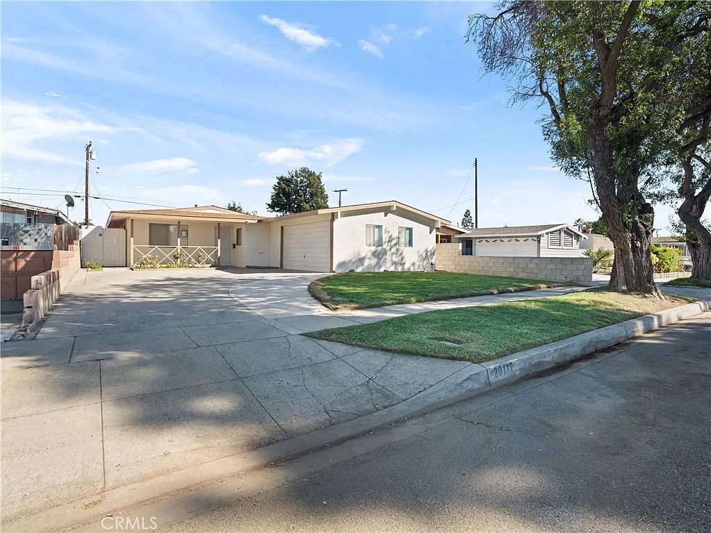 3 bed, 1110 sqft, $3,650 — Photo 2