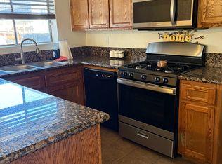 1080 Rosalia Ave #B, Hemet, CA 92543