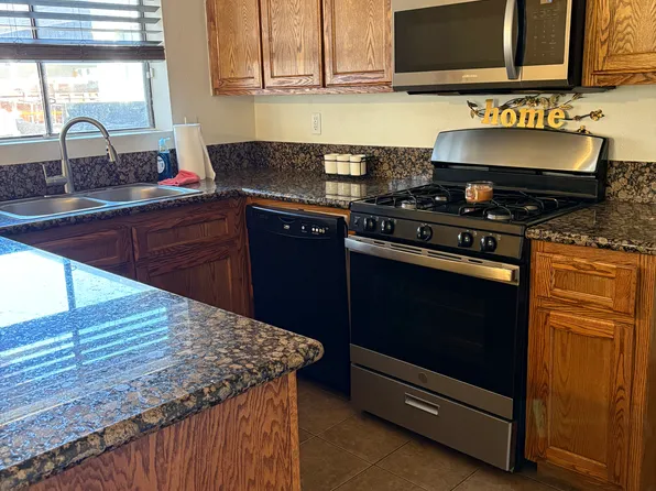 1070 Rosalia Ave, Hemet, CA 92543