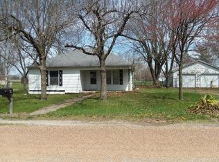 105 W Hiawatha St, Green Ridge, MO 65332