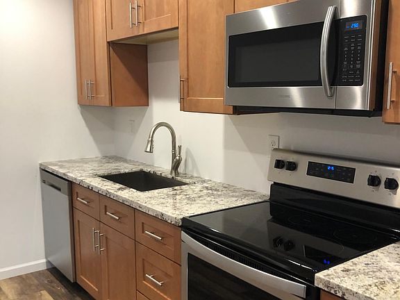 2nd image of 2140 6th St