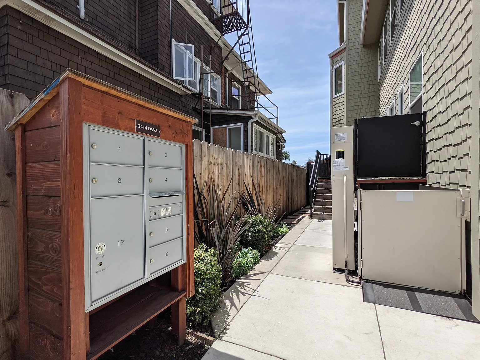 2414 Dana Street — Photo 2