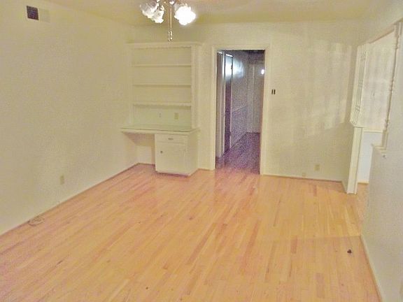 4th image of 3910 Ashville Dr