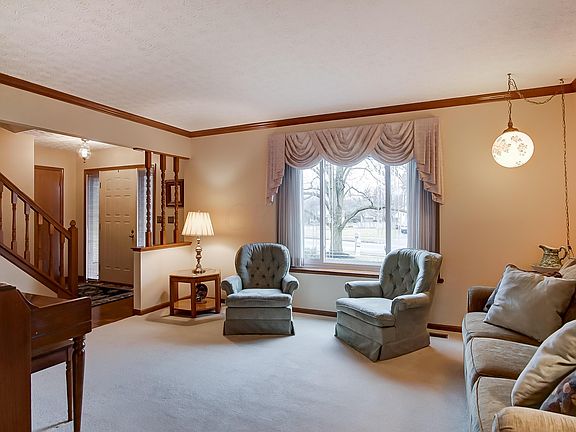 5th image of 354 Meadow View Dr
