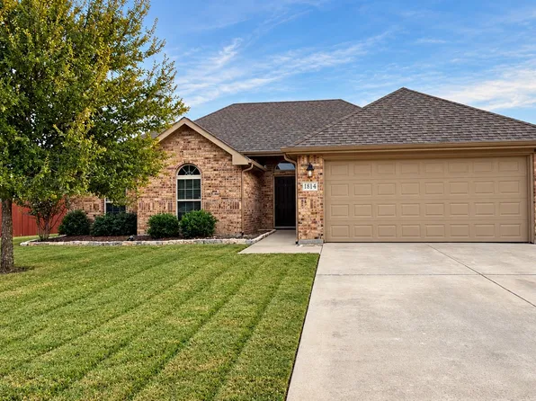 1814 Bersand Ave, Gainesville, TX 76240