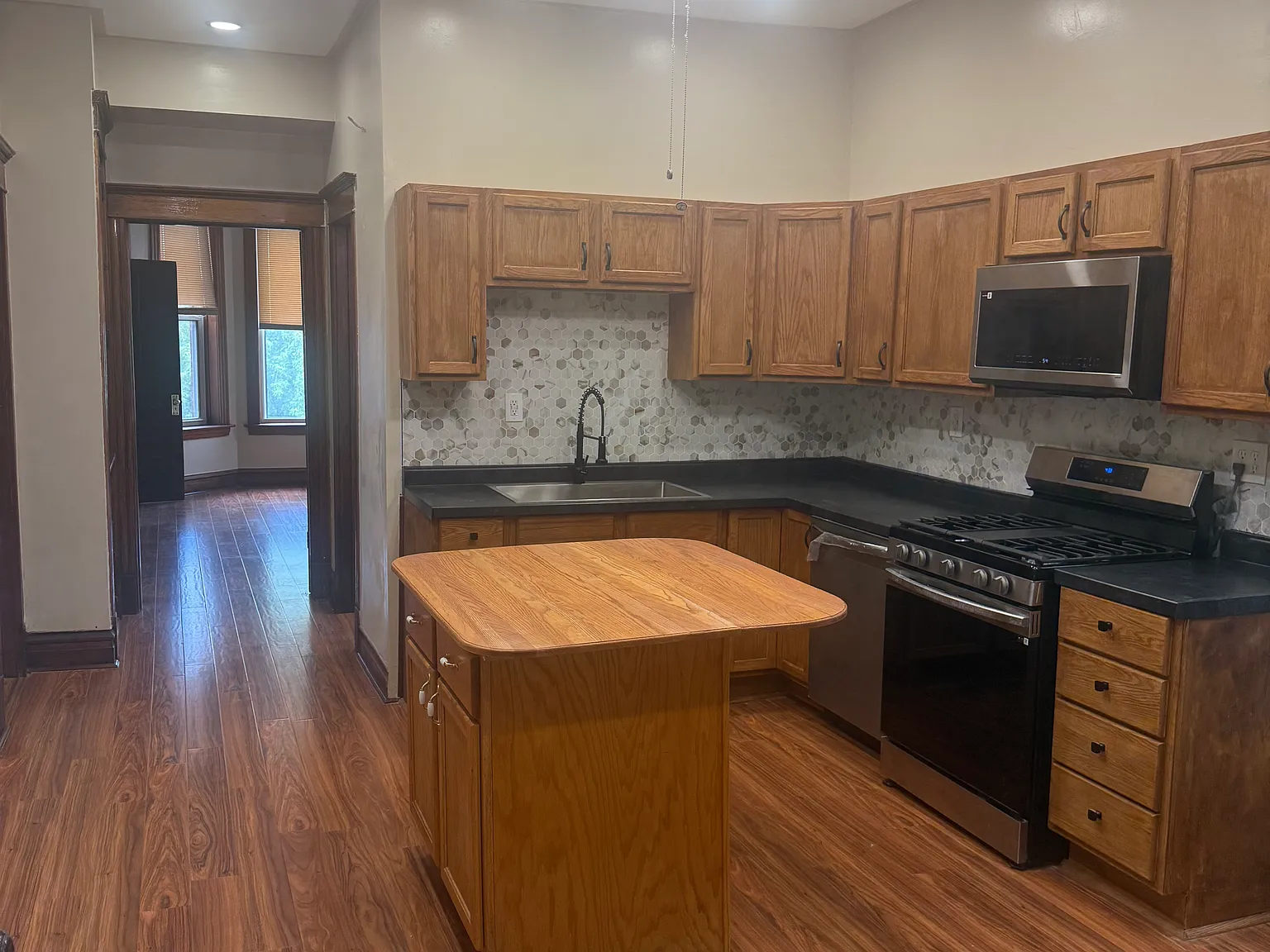 1 bed, 800 sqft, $2,500 — Photo 1
