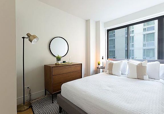 5th image of 230 E 44th St APT 2K
