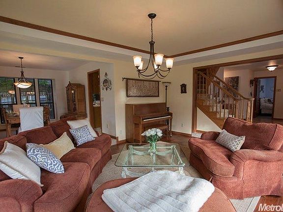 3rd image of 2935 Fernwood Dr