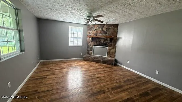 3 bed, 2.0 bath, 1985 sqft, $2,000 — Photo 4