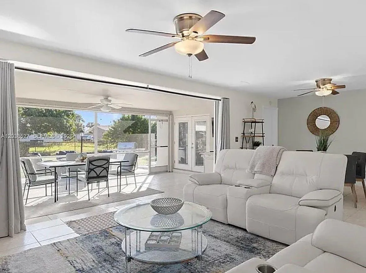 3 bed, 2.0 bath, $2,200 — Photo 3
