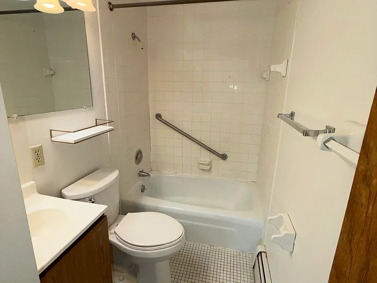 221 Nautilus Dr #B — Photo 8