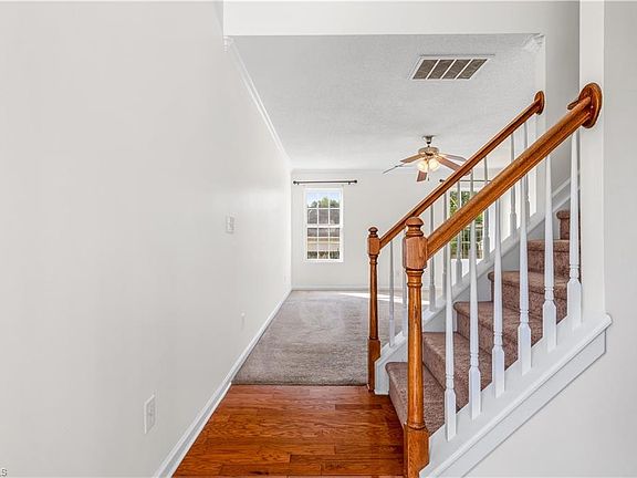 5th image of 4906 Yellow Locust Dr