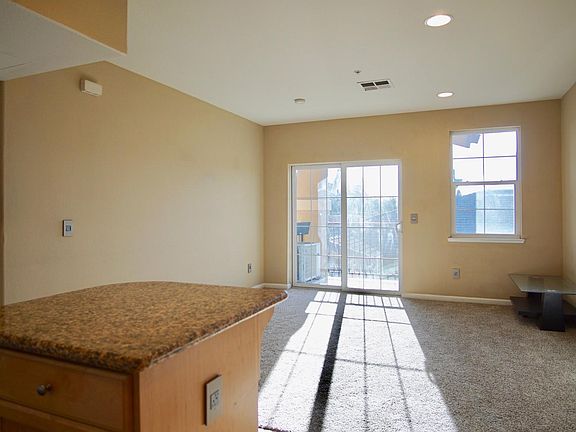 3rd image of 88 N Jackson Ave Unit 508