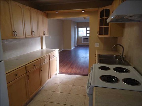 4th image of 565 NE 131st St #A