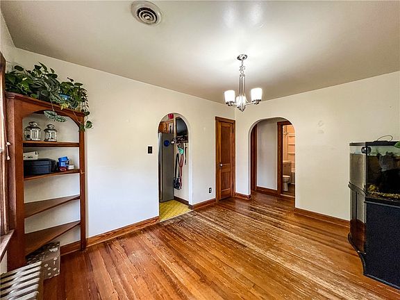 5th image of 202 E Rockenstein Ave