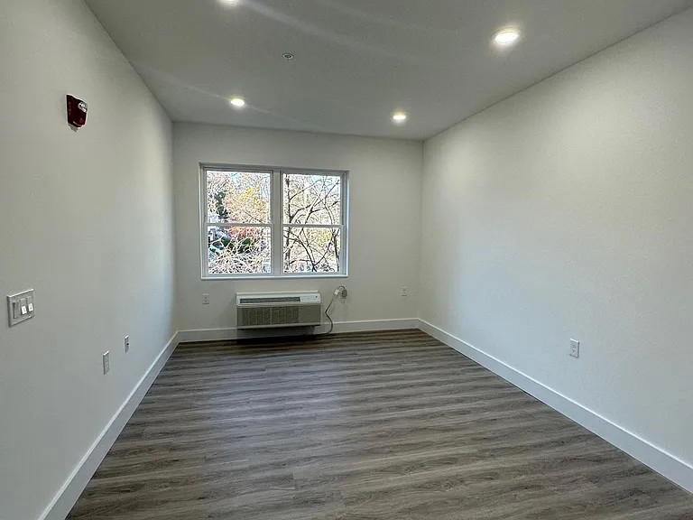 1127 Stuyvesant Ave #203 — Photo 8