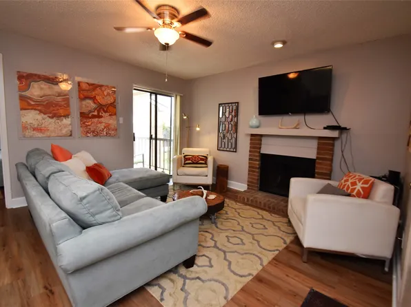 1901 Holleman Dr W APT 406, College Station, TX 77840