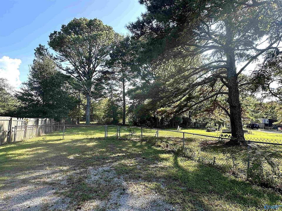1st image of 321 Pine Cir