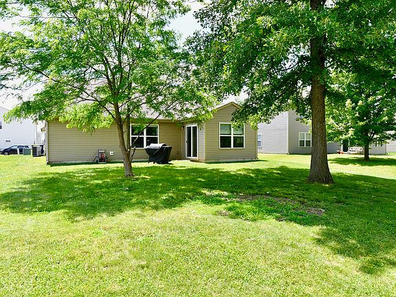 2nd image of 11832 Rossmore Dr