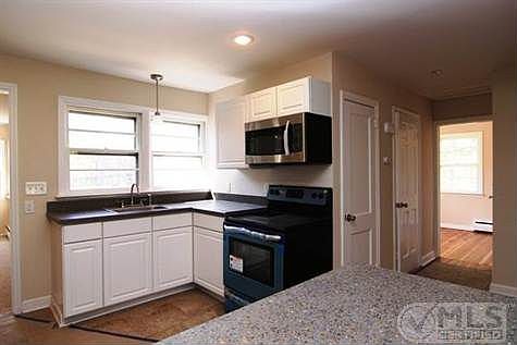 3rd image of 42 Wildwood Ln