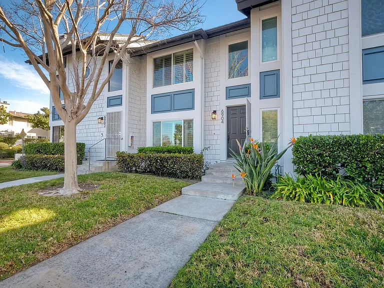 6904 Carnation Dr — Photo 2