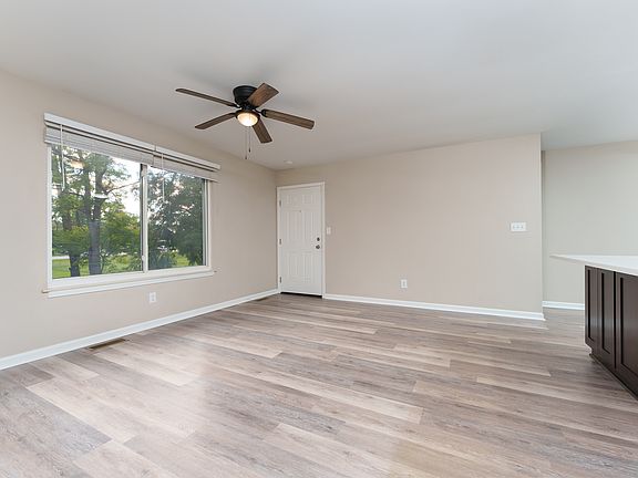 3rd image of 10257 E Grand River Rd #4