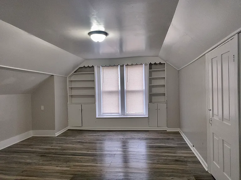514 S College St — Photo 14