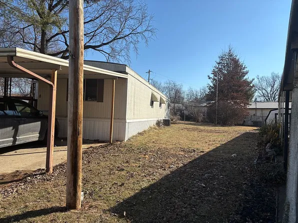 1401 N 3rd St #8, Riverton, IL 62561