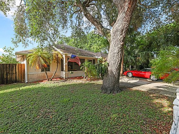 2nd image of 2325 Roosevelt Street