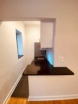 Rented by Metropolis Real Estate of Manhattan | media 11