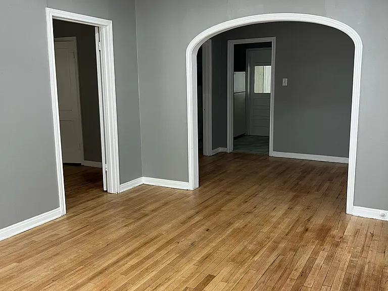 711 E McAlpine St — Photo 3