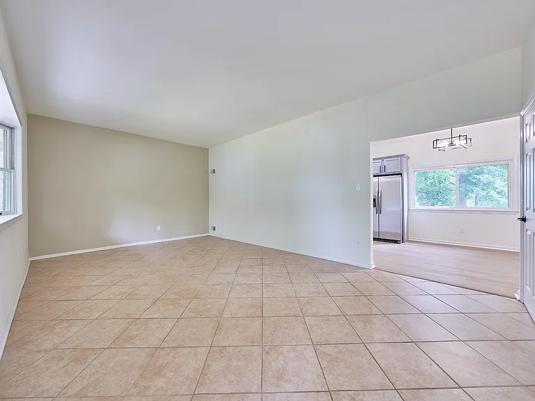 2924 Gracefield Rd — Photo 39