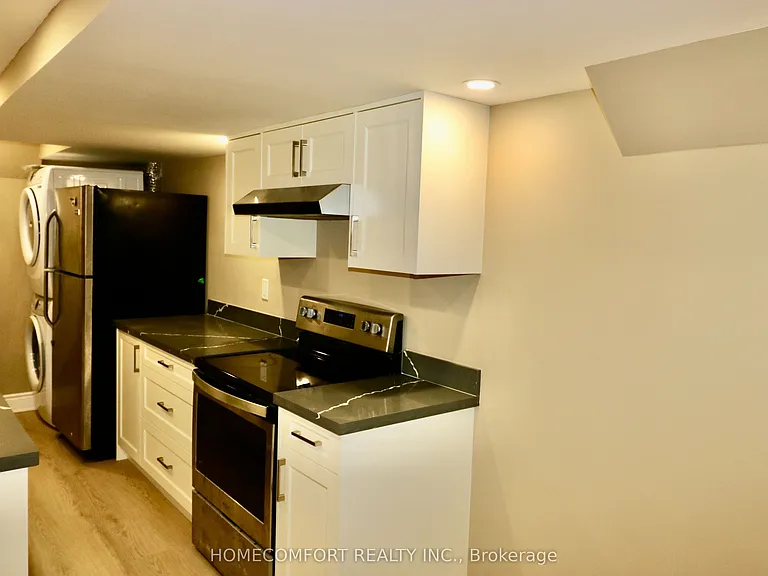126 Gamble Glen Cres #LOWER — Photo 13