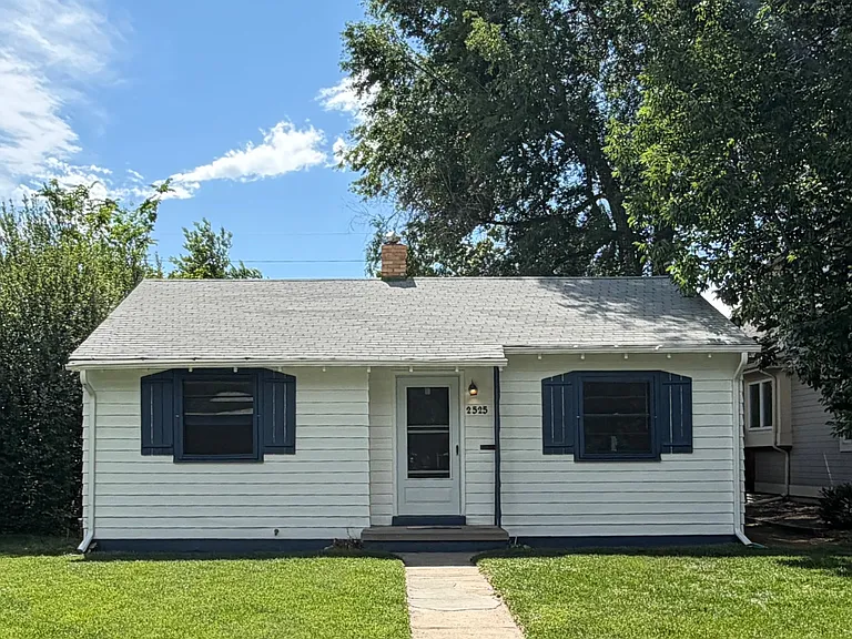 2525 S Clayton St — Photo 35