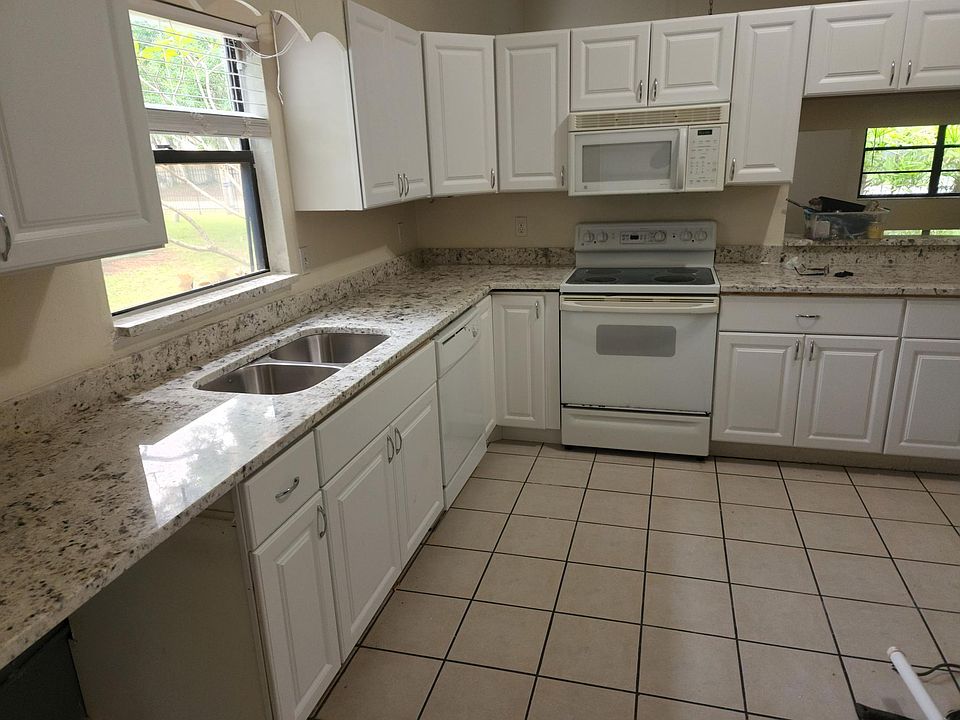 1st image of 5023 Barrington Cir