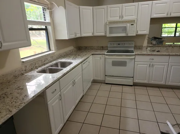 5023 Barrington Cir, Sarasota, FL 34234