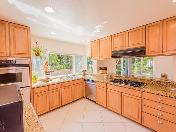4th image of 3229 N Sawtooth Ct