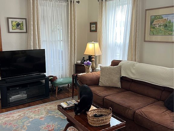 5th image of 366 Old Main Rd