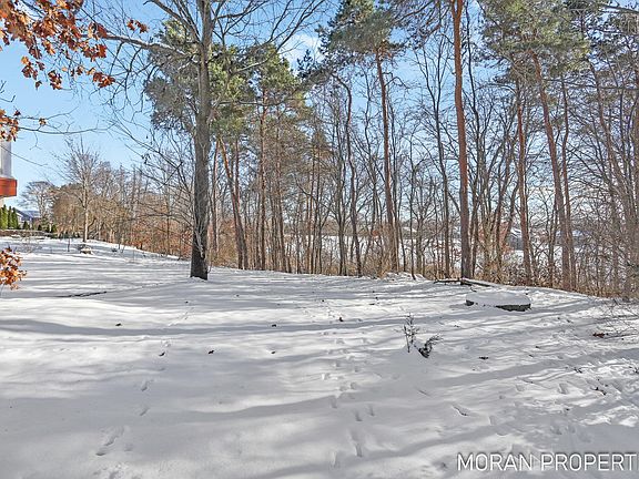 4th image of 6978 Highland Dr W