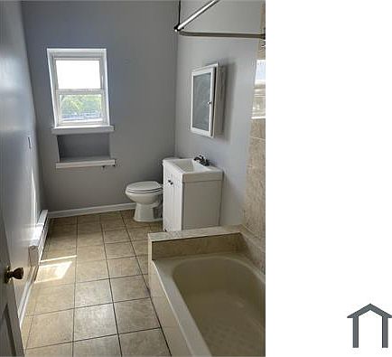 3rd image of 2031 W Ontario St APT 3R