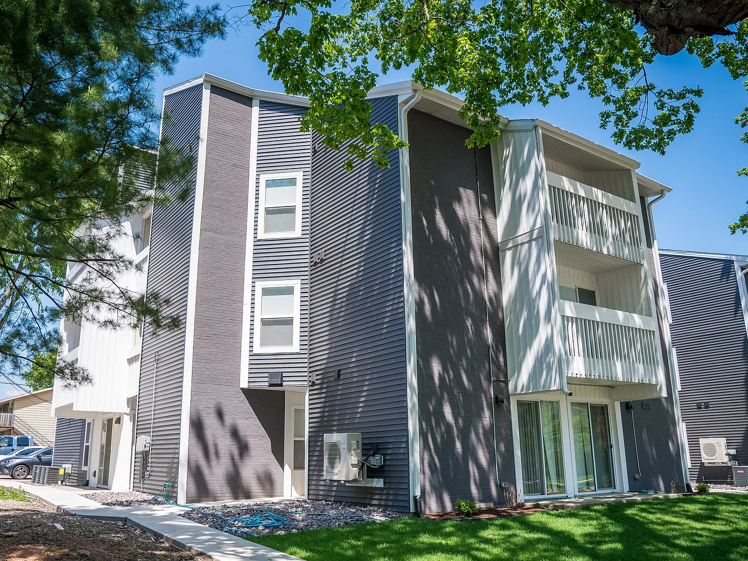 1 bed, 410 sqft, $1,275 — Photo 1