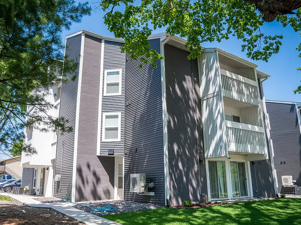 306 E White St #104