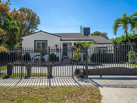 4th image of 2400 SW 21st Ter