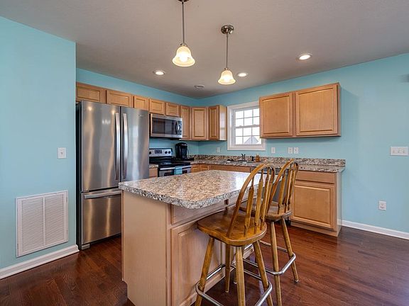 3rd image of 3539 Majestic Cir