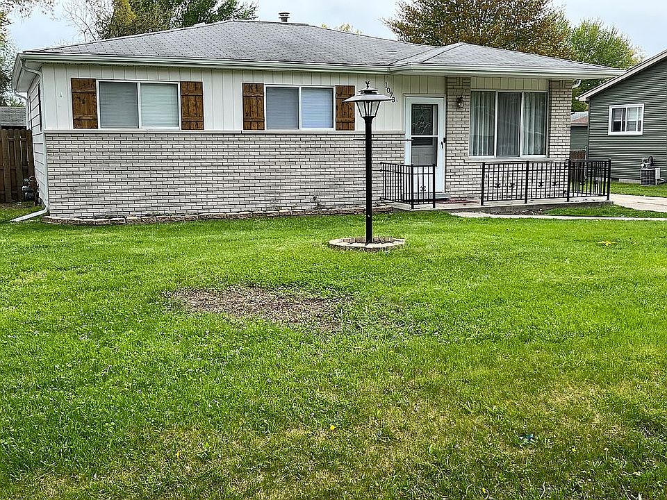 1073 Summer St, Algonac, MI 48001 Zillow