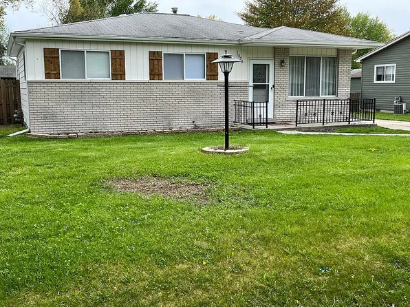 1073 Summer St, Algonac, MI 48001