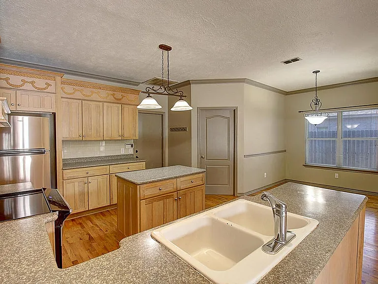 7642 Dallas St — Photo 17