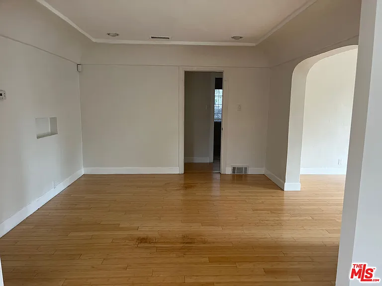 101 N La Peer Dr — Photo 17