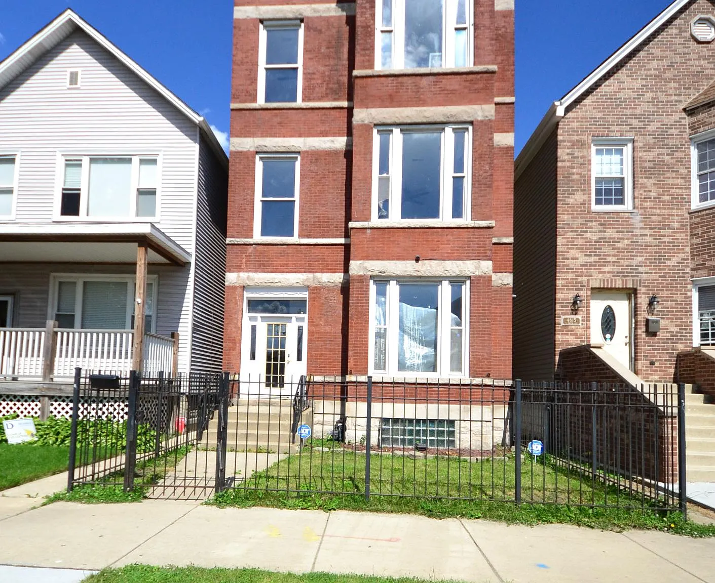 3 bed, 1200 sqft, $1,890 — Photo 1