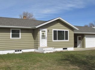 215 5th St SE, Rugby, ND 58368